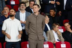 Arquero Szczesny acude al partido que Barcelona gana a Young Boys en la Liga de Campeones