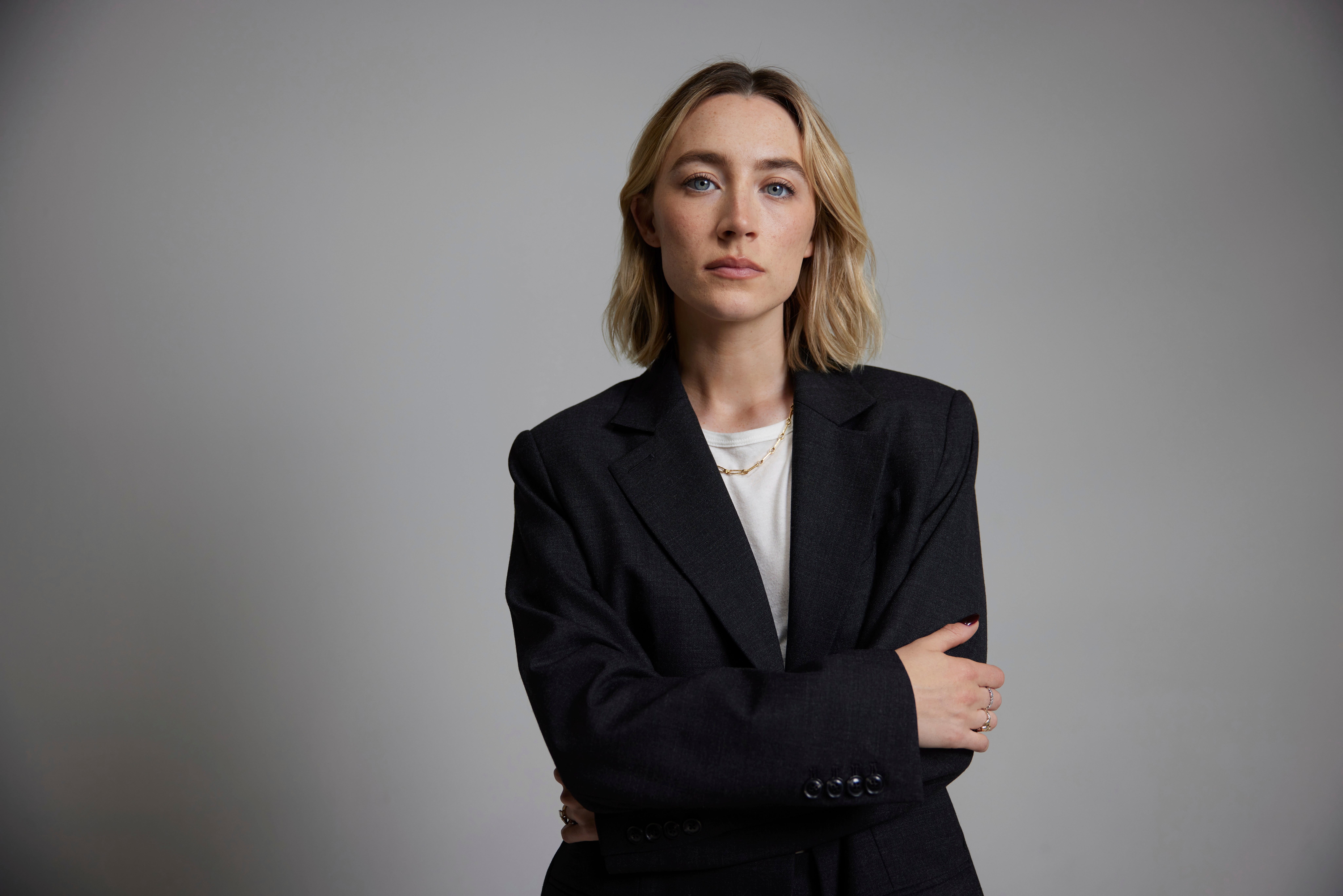 Saoirse Ronan usa estabilidad interna para encarar un papel de alcohólica en “The Outrun”
