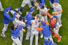 Con jonrón de Alonso, Mets remontan y vencen a Cerveceros para avanzar a serie divisional