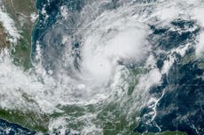 Meteorólogo de Florida se conmueve al dar pronóstico sobre el huracán Milton