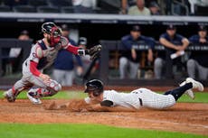 Yankees: Berti se bautiza como 1B en segundo juego de serie de playoffs contra Reales