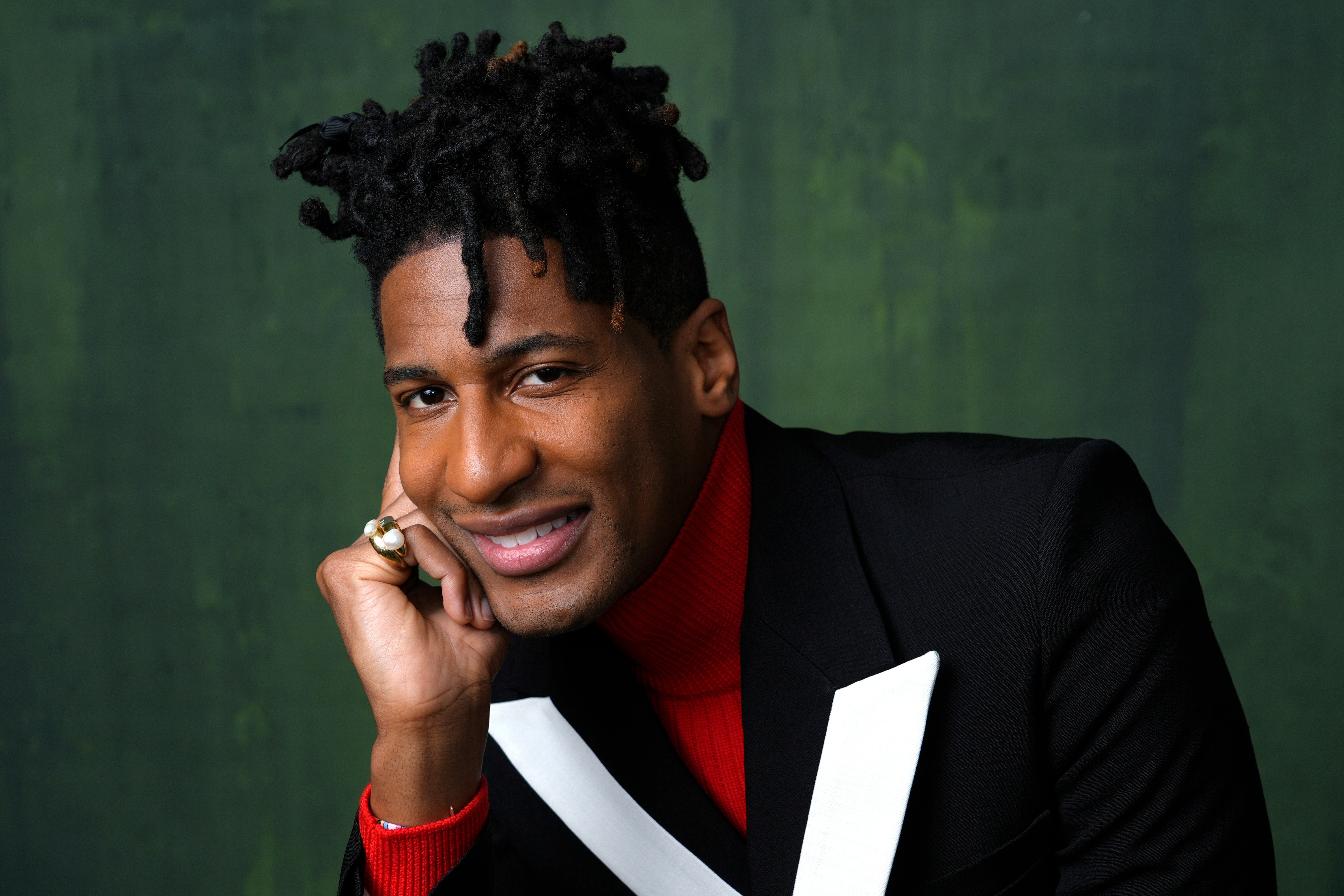 “Beethoven Blues” de Jon Batiste transforma obras clásicas en interpretaciones únicas