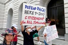 Inmigrantes traídos a EEUU cuando eran niños pedirán a jueces avalar protección contra deportación