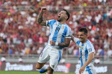 Ante un Messi incómodo en una cancha anegada, Venezuela empata 1-1 con Argentina en eliminatoria