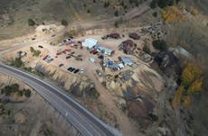 Una persona murió y 12 están atrapadas en una antigua mina de oro en Colorado