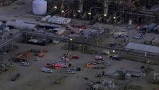 Los dos trabajadores muertos por fuga química en refinería en Texas trabajaban para subcontratista