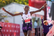 Ruth Chepngetich destroza el récord mundial por casi 2 minutos en el Maratón de Chicago