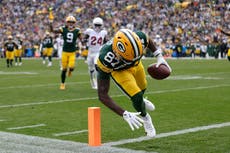 Doubs atrapa dos pases de TD en su regreso tras suspensión y ayuda a Packers a vencer a Cardinals