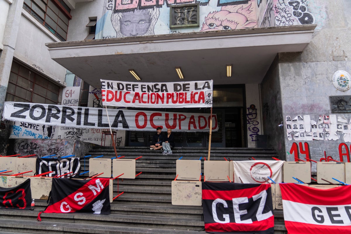 Docentes inician un paro de 48 horas contra la reforma educativa en ...