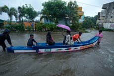 Inundaciones del monzón cierran escuelas y oficinas en los núcleos tecnológicos en el sur de India