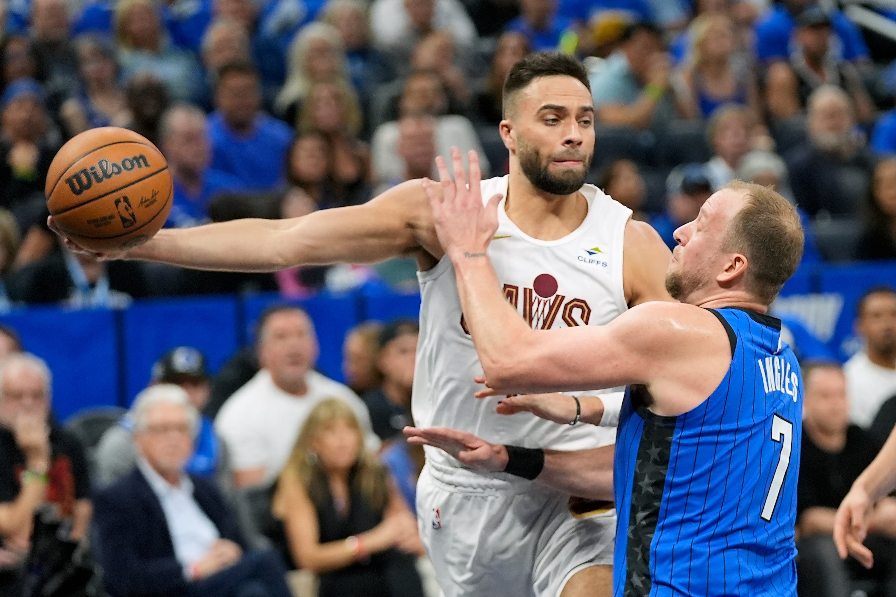 CAVALIERS MAX STRUS LESIÓN