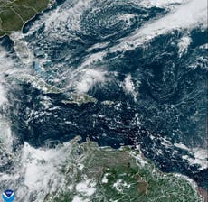 Huracán Oscar toca tierra en Bahamas y se dirige hacia Cuba