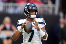 Smith lanza 2 pases de TD y defensa de Seahawks domina para la victoria 34-14 sobre Falcons