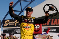 Joey Logano aprovecha oportunidad y toma lugar en final del campeonato de NASCAR