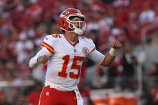 Patrick Mahomes y los Chiefs se mantienen invictos al vencer 28-18 a los 49ers