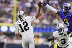 O'Connell, QB de Raiders, termina con lesión en el pulgar en el 1er cuarto contra Rams