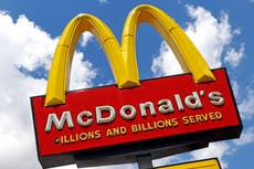 Vinculan hamburguesas de McDonald's con brote de E. coli que enfermó a 49 personas en EEUU