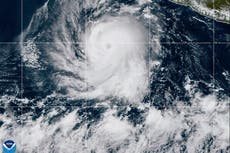 El huracán Kristy se fortalece a categoría 2 en el océano Pacífico