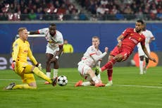 Liverpool se mantiene con paso perfecto en Liga de Campeones y Raphinha marca triplete por Barcelona