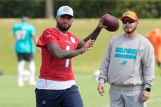 Tagovailoa entrena por primera vez desde que sufrió conmoción cerebral en la semana 2