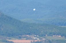 Globo norcoreano con basura cae en el complejo presidencial de Corea del Sur