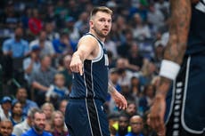 Doncic anota 28 y Thompson suma 22 en su debut con Mavs, que vencen a Spurs 120-109