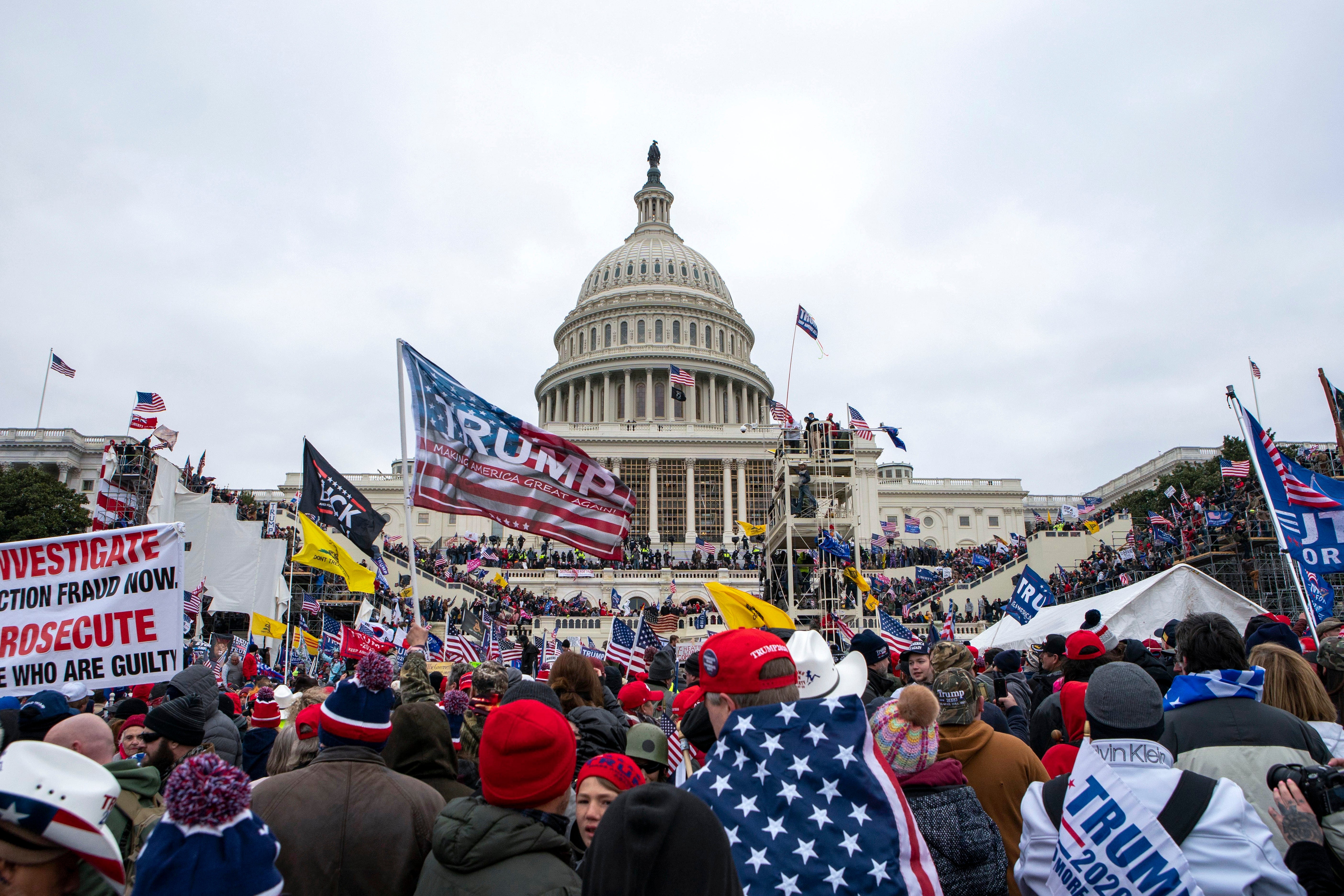 El motín en defensa de Trump del 6 de enero de 2021 en el Capitolio de EE. UU. ha llevado a extremar las medidas de seguridad cuando el Congreso certifique el voto electoral