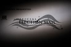 Rusos crearon video falso mostrando destrucción de boletas postales con votos para Trump, dice FBI