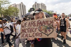 Cientos participan en marcha para conmemorar 35 años del Orgullo en Sudáfrica