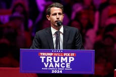“Es comedia”: conductor de Fox defiende chiste de Tony Hinchcliffe sobre Puerto Rico