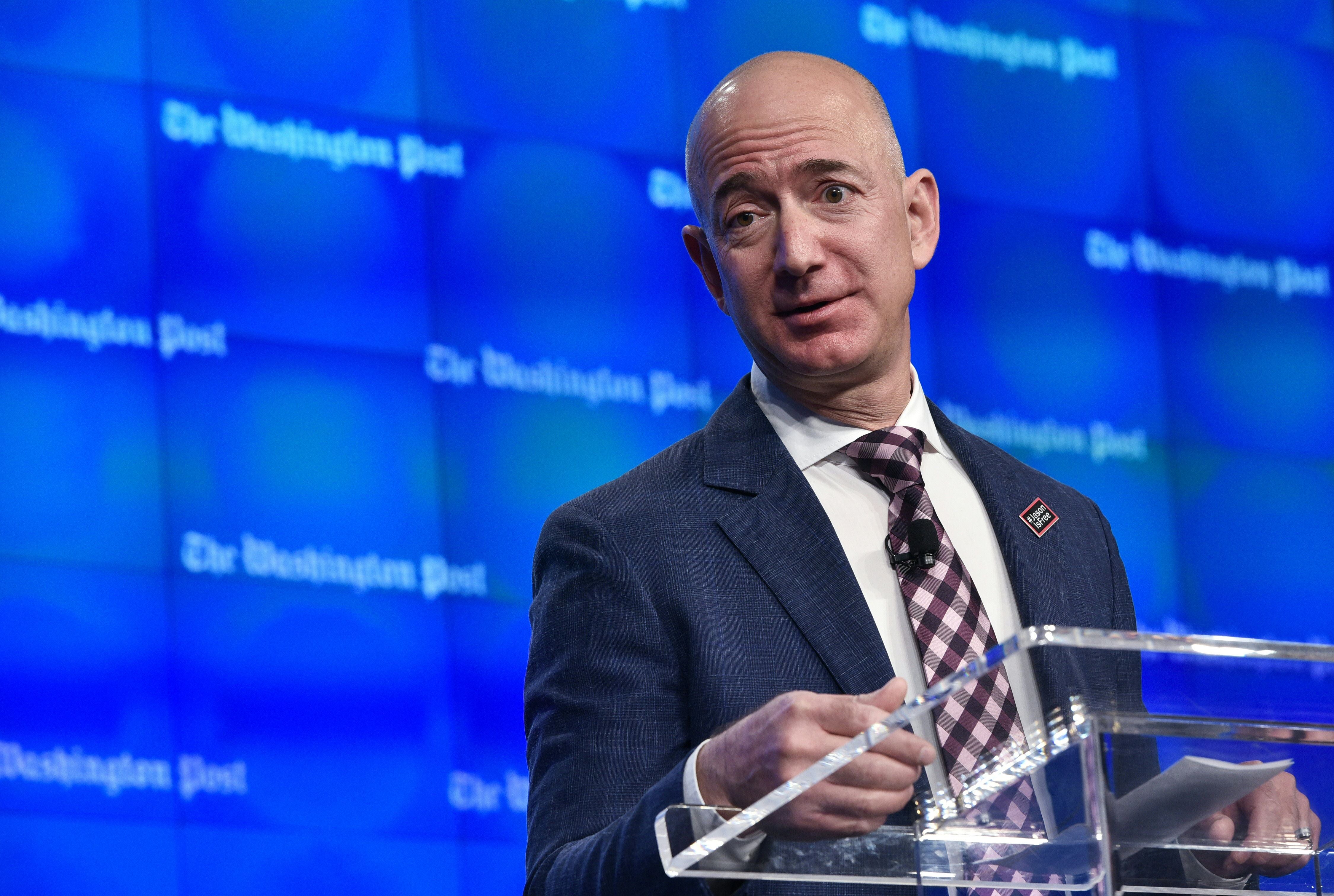 Jeff Bezos es fundador y presidente ejecutivo de Amazon