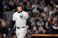 En lugar de un 28vo título, los Yankees están cerca de ser barridos en Serie Mundial por 4ta vez