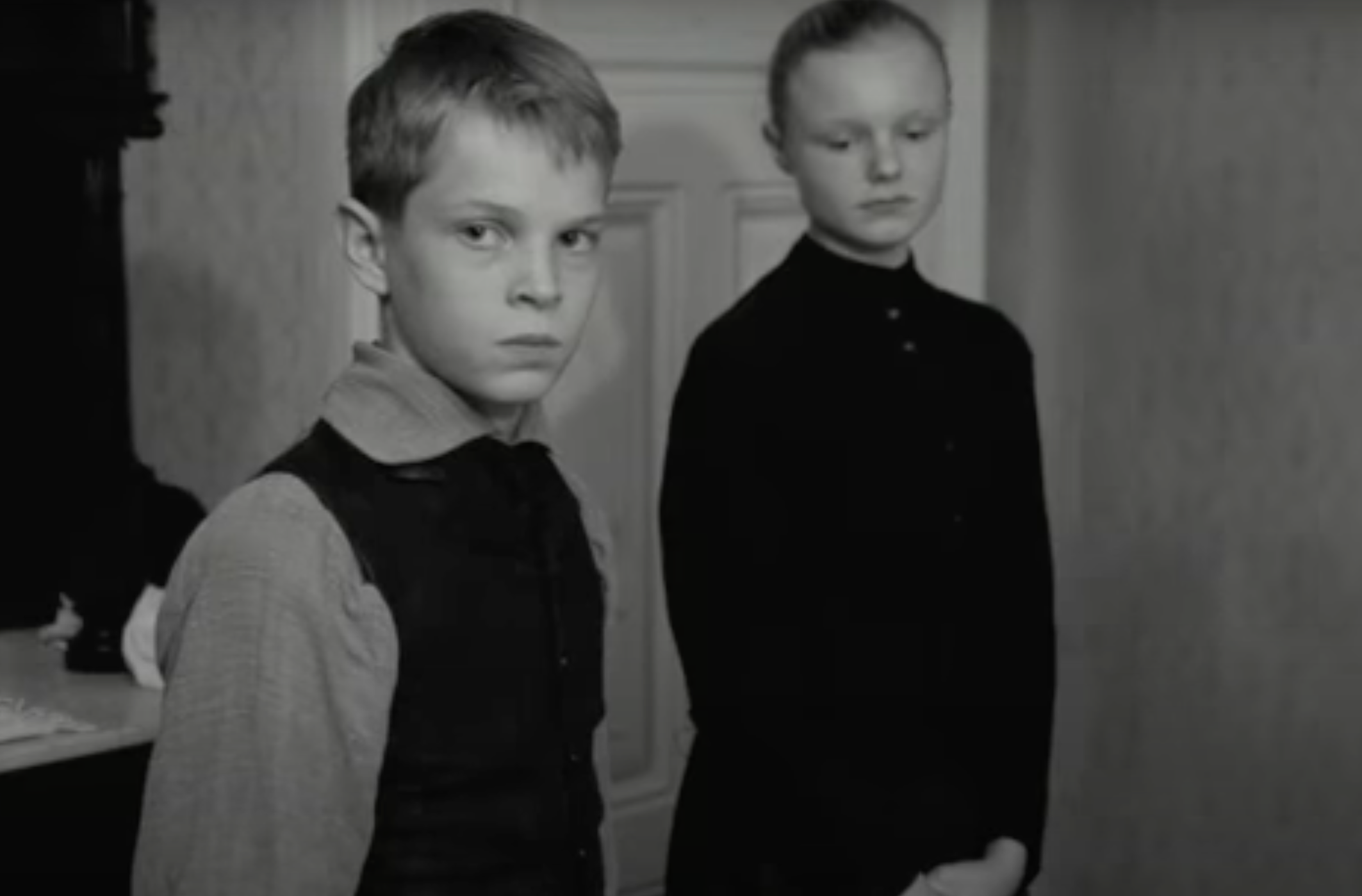 Leonard Proxauf and Maria Dragus in The White Ribbon