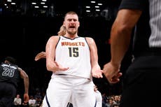 Jokic logra 29 puntos, 18 rebotes y 16 asistencias para que Nuggets derroten a Nets en tiempo extra