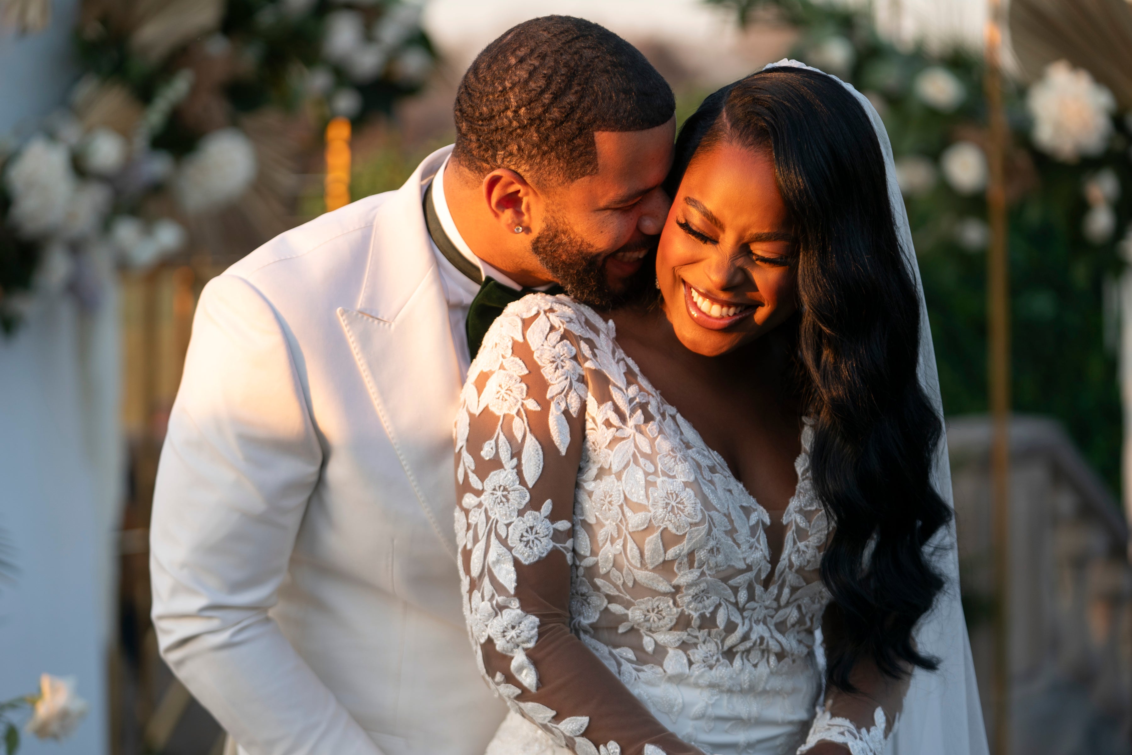 Tyler Frances y Ashley Adionser en su boda durante el final de la séptima temporada de Love Is Blind