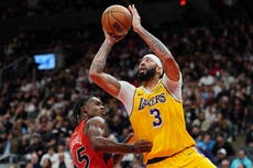 Davis anota 38 tantos por Lakers, que vencen a Raptors 131-125 y logran 1ra victoria de visita