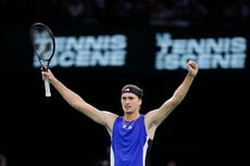 Zverev avanza al final del Masters de París al vencer a Rune