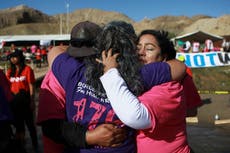 Casi 200 familias separadas por la frontera entre EEUU y México se reúnen brevemente en evento anual