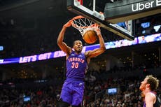Barrett anota 31 y Boucher logra 24 por Raptors, que vencen 131-128 a Kings en tiempo extra
