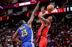 Hield anota 27 puntos y Warriors superan 127-121 a Rockets en prórroga