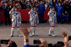 Tres astronautas chinos regresa a la Tierra tras 6 meses en el espacio