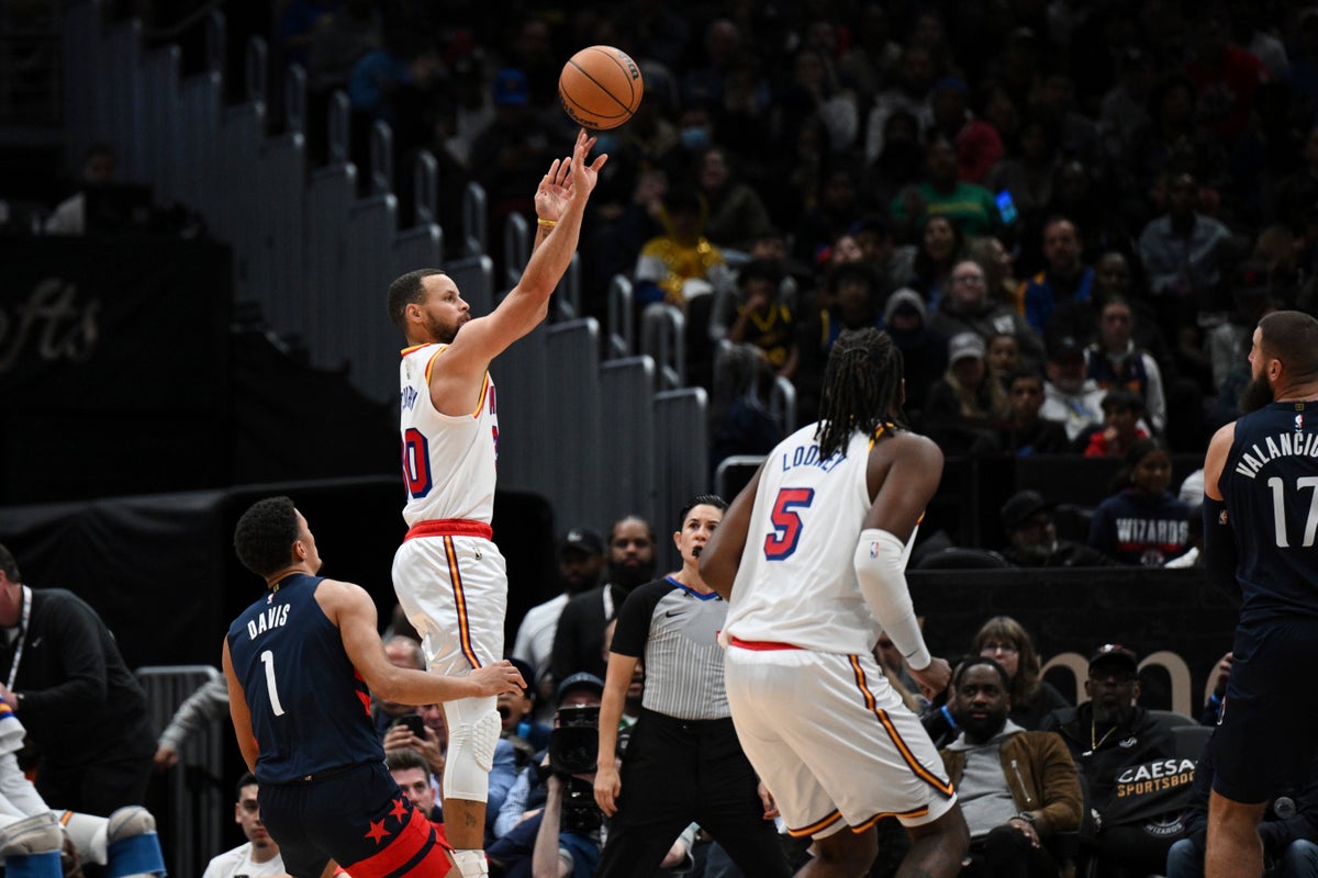 Stephen Curry anota 24 puntos en su regreso y lidera a Warriors a ...