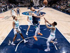 Reid anota 5 triples y 25 puntos para llevar a Timberwolves a victoria 114-93 sobre Hornets