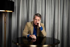 Hugh Grant encuentra felicidad interpretando a monstruos