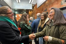 Votantes de Alaska deciden en reñida elección por un escaño de la Cámara de EEUU