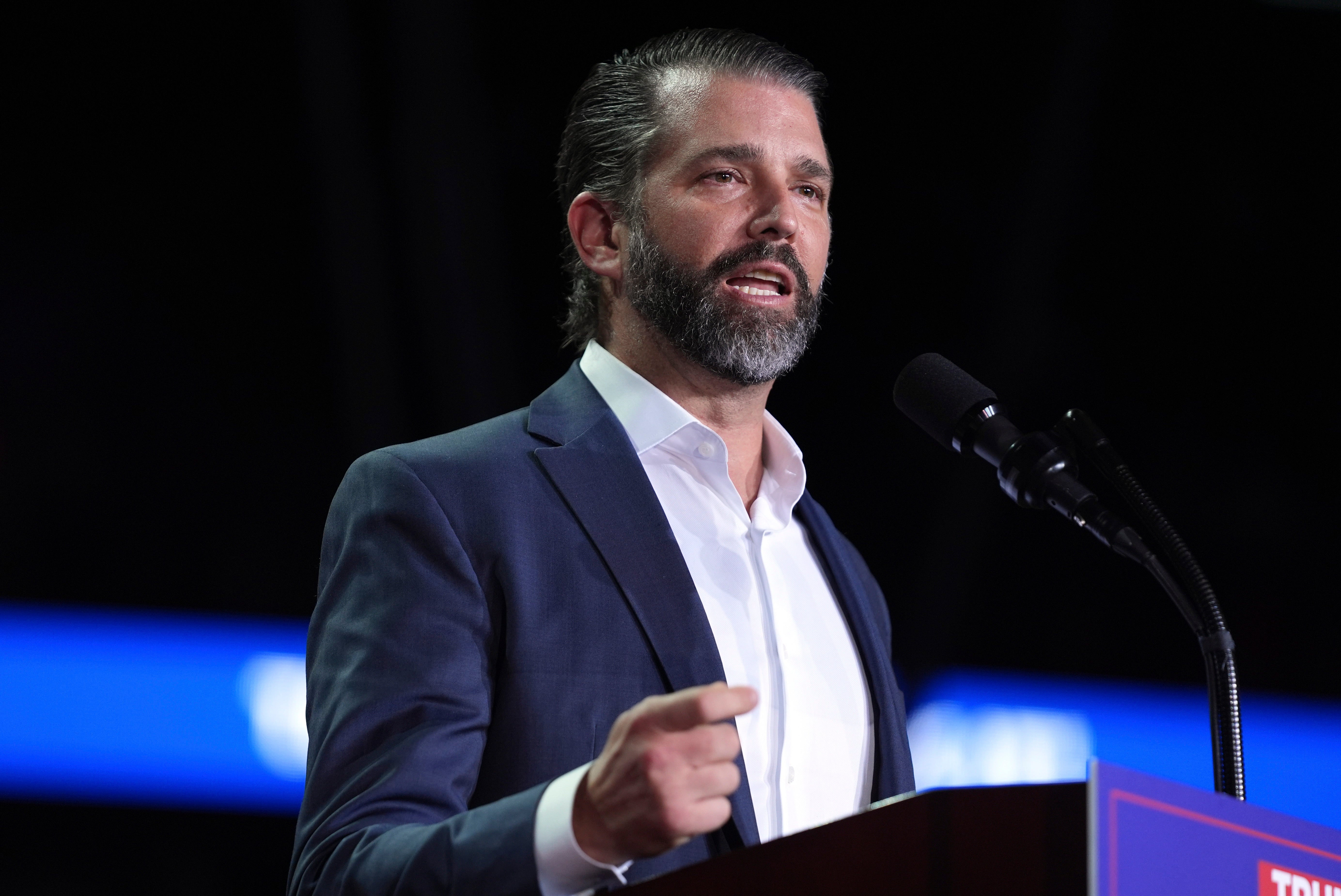 Donald Trump Jr. difundió una nueva teoría conspirativa sin fundamento sobre las razones detrás del apoyo de los famosos a Kamala Harris