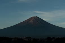 El monte Fuji sigue sin su icónica capa de nieve en noviembre por primera vez en 130 años