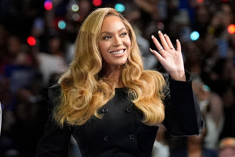 Beyoncé se transforma en Pamela Anderson en