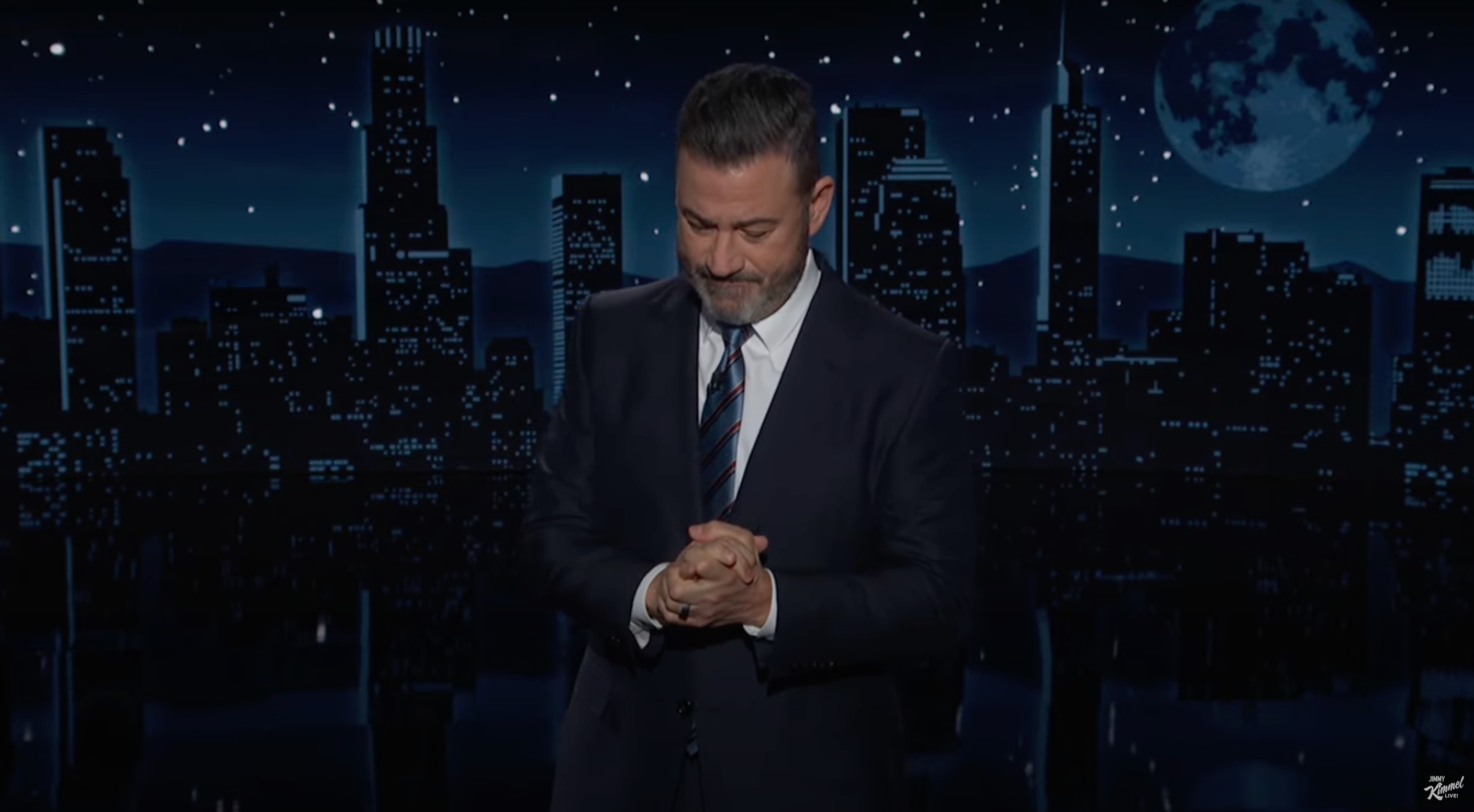 Jimmy Kimmel contiene las lágrimas durante su primer programa tras las elecciones