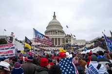 Manifestantes que asaltaron el Capitolio tras derrota de Trump en 2020 celebran su regreso